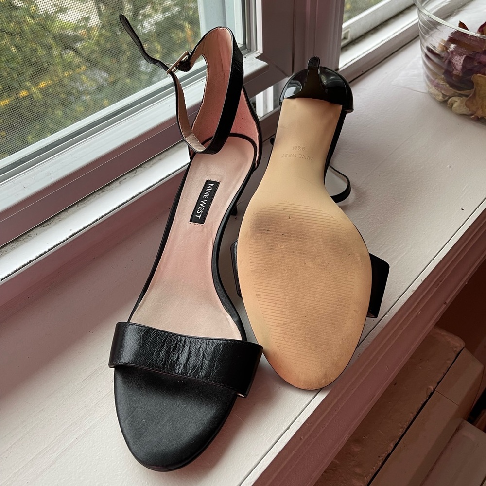 Black Leather Nine West Sandals‎ - Picture 3 of 3